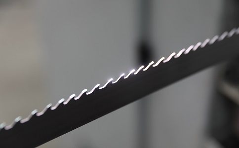 徐汇双金属带锯条产生切削噪音的原因具体有哪些？